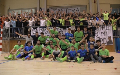 L'afició de la Pia es va fer notar durant tot el derbi | Roger Benet